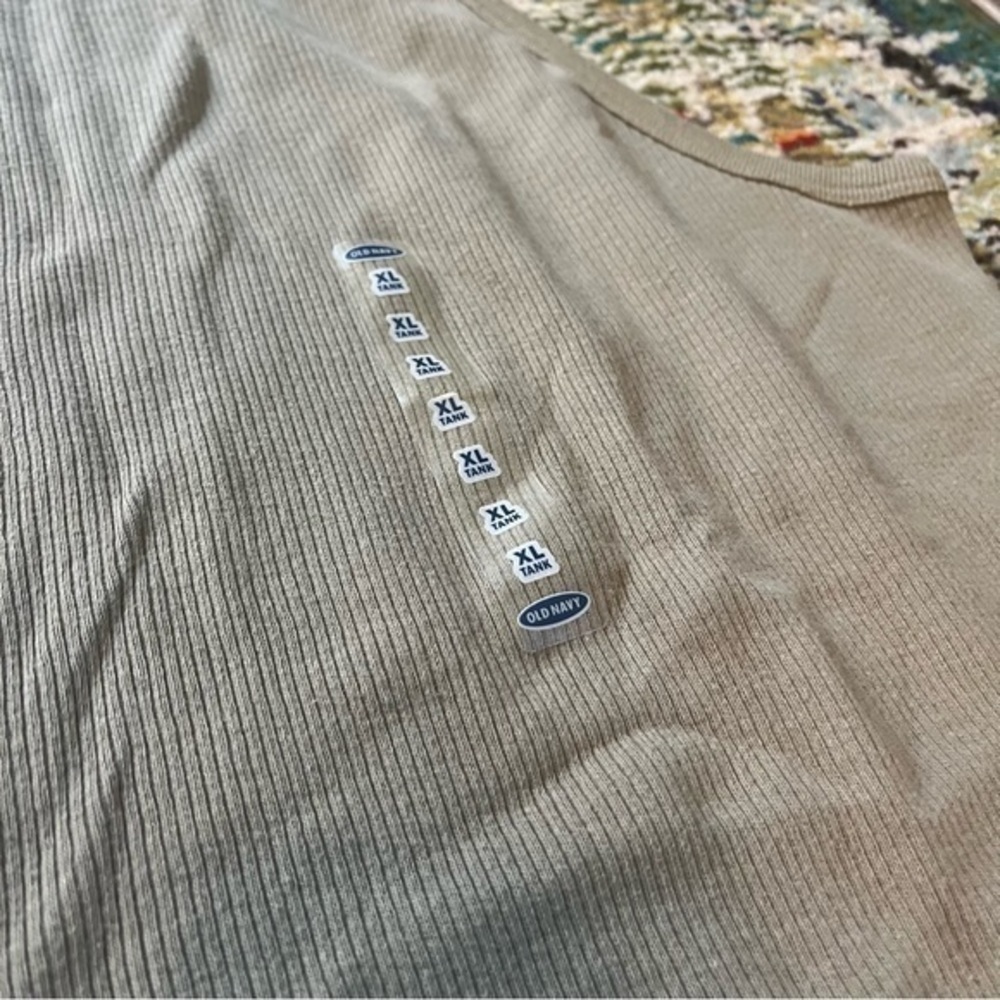 New early 2000’s brown cream Old Navy mens tank top - Picture 6 of 8